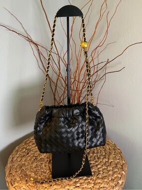 WOVEN LEATHER ADJUSTABLE STRAP HANDBAG